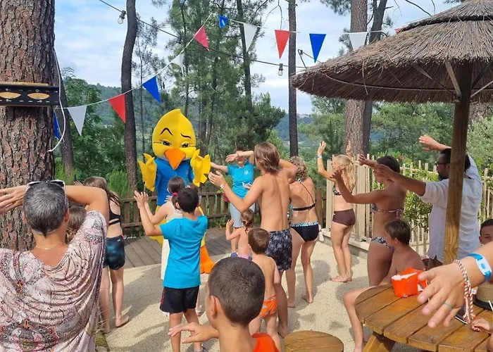 キャンプ場 Village De ジョワイユーズ